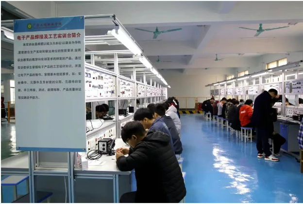 汽車與機(jī)電學(xué)院 | 從車床到云端，每一次切削都定義智造精度